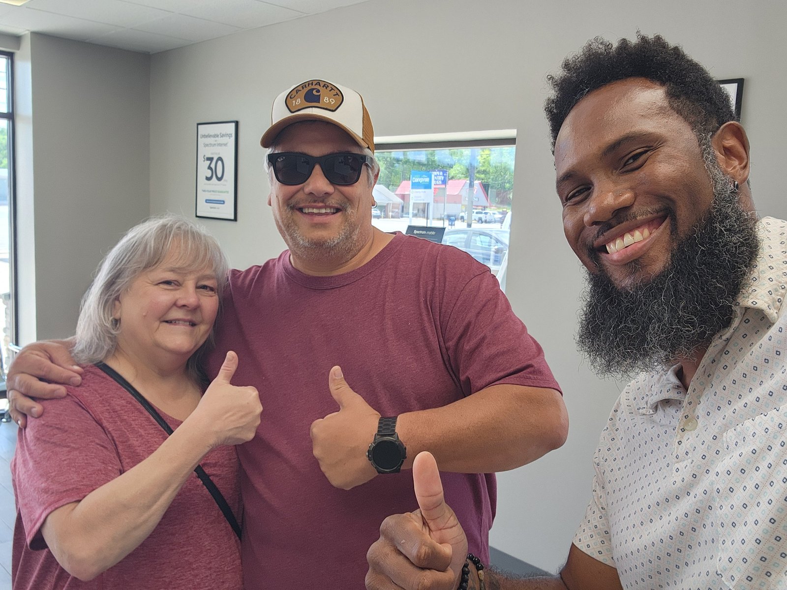 Happy Clarksville Internet Deals customers giving a thumbs up with Demerus Davis after getting set up